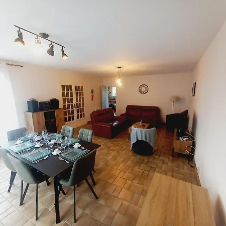 Holiday home Maison Entiere Spatieuse Et Au Calme 6 Couchages